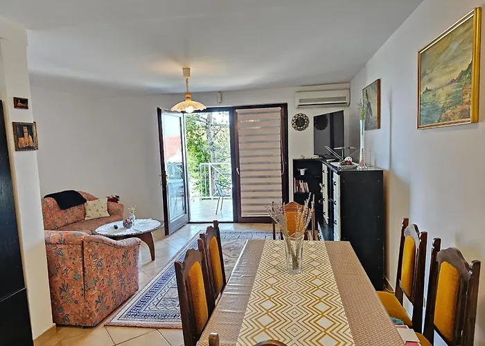 Fuer 6 Personen In By Interhome * Klenovica