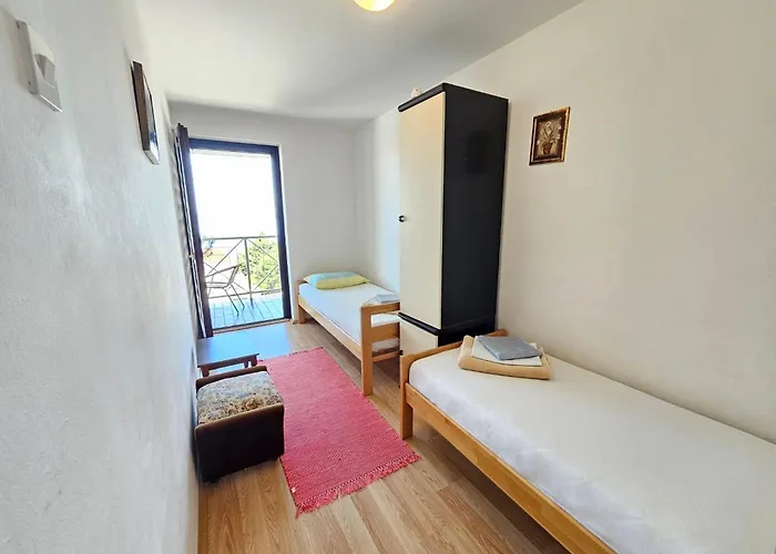 Fuer 6 Personen In By Interhome * Klenovica