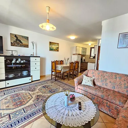 Fuer 6 Personen In By Interhome Klenovica
