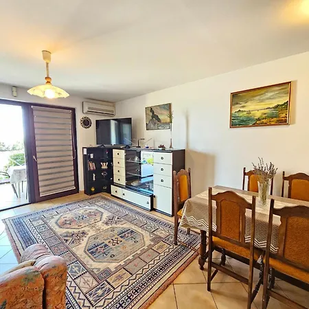 Fuer 6 Personen In By Interhome * Klenovica