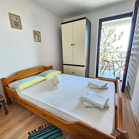 Holiday home Fuer 6 Personen In By Interhome Klenovica